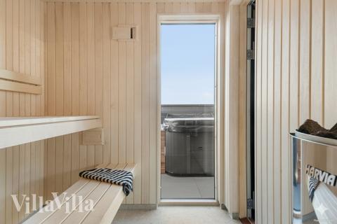 Nyt varmen i badstuen i luksushus nr. 910 til 30 personer