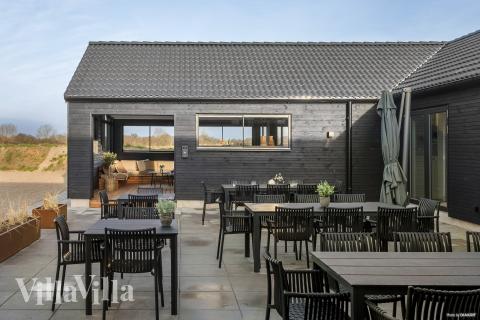 Stor terrasse i luksushus nr. 910 i Lolland/Falster/Møn.