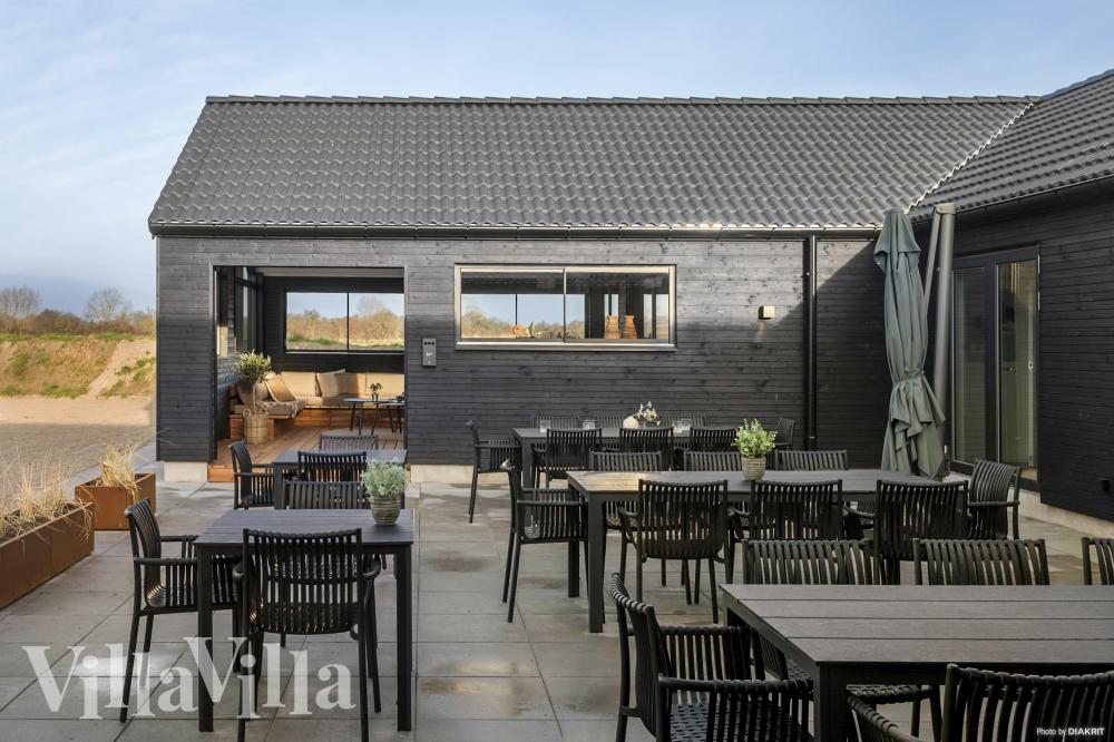 Stor terrasse i luksushus nr. 910 i Lolland/Falster/Møn.