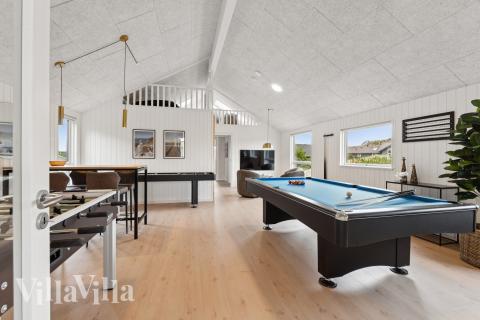 Luksushus nr. 918 til 18 personer tilbyr et stort aktivitetsrom med bl.a. biljard og dart