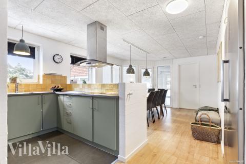 Kjøkkenet i luksushus nr. 926 er fullt utstyrt så dere lett kan lage mat til 14 personer.