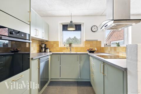 Kjøkkenet i luksushus nr. 926 er godt innrettet.