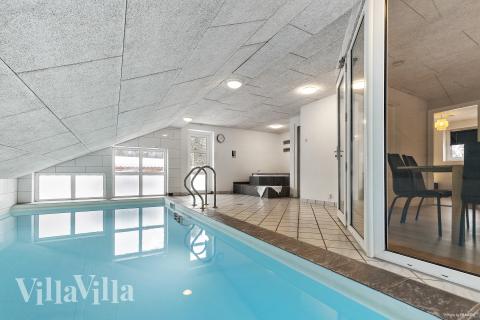 Det flotte bassenget i luksushus nr. 926 til 14 personer