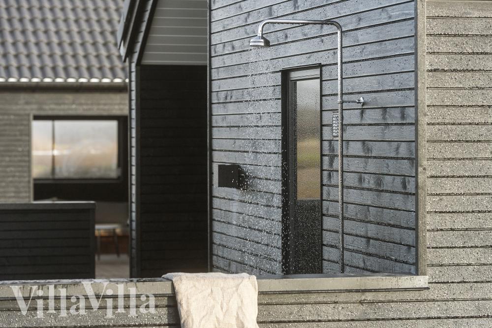 Nyt en grillkveld på terrassen i luksushus nr. 910 i Lolland/Falster/Møn