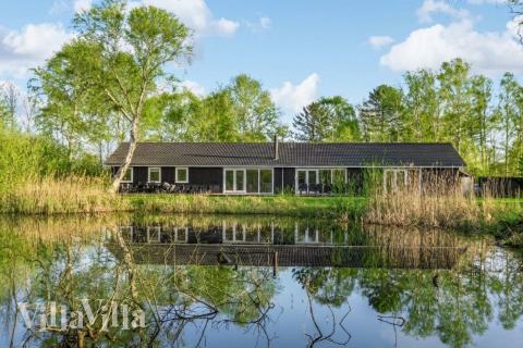 Dette lekre huset med svømmebasseng, nr. 681, med plass til 17 personer, ligger i Nordsjælland