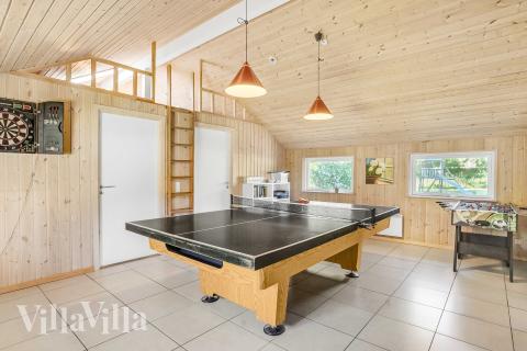 Luksushus nr. 159 til 12 personer tilbyr et stort aktivitetsrom med bl.a. biljard og dart