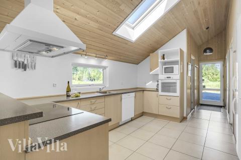 Kjøkkenet i luksushus nr. 159 er fullt utstyrt så dere lett kan lage mat til 12 personer.