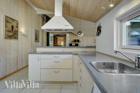 Kjøkkenet i luksushus nr. 159 i Lolland/Falster/Møn er godt innrettet.