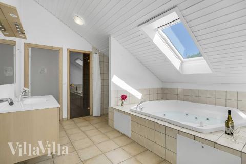 Nyt varmen i boblebadet i luksushus nr. 159 i Lolland/Falster/Møn