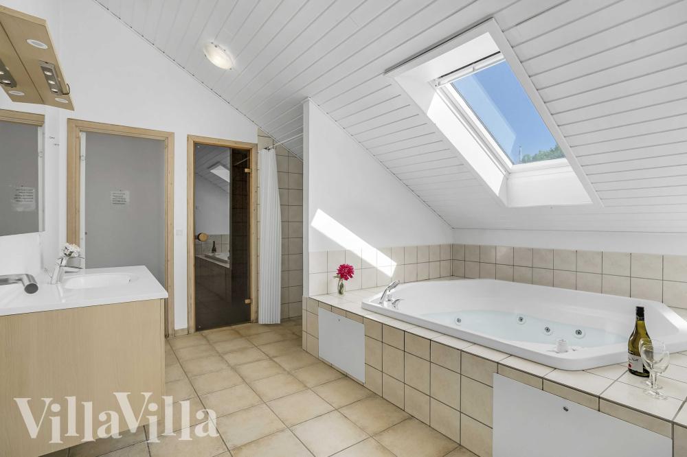 Nyt varmen i boblebadet i luksushus nr. 159 i Lolland/Falster/Møn