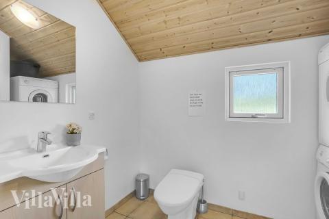 Det finnes bad med dusj i luksushus nr. 159 til 12 personer.