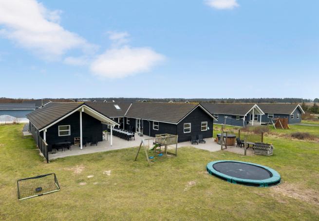 Dette lekre huset med svømmebasseng, nr. 196, med plass til 22 personer, ligger i Nordjylland