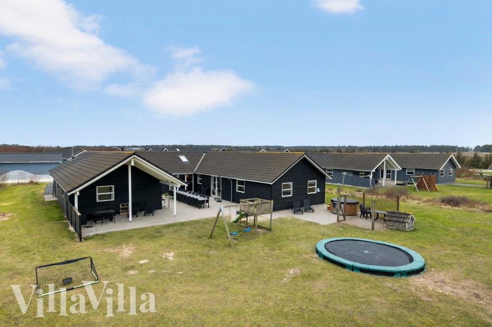 Dette lekre huset med svømmebasseng, nr. 196, med plass til 22 personer, ligger i Nordjylland