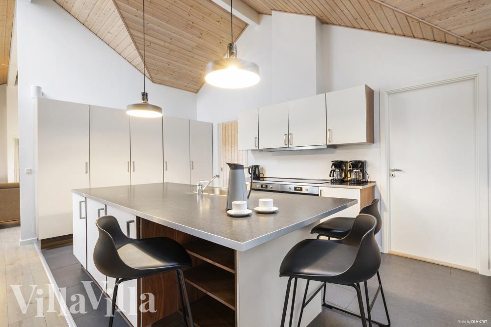 Kjøkkenet i luksushus nr. 196 er godt innrettet.