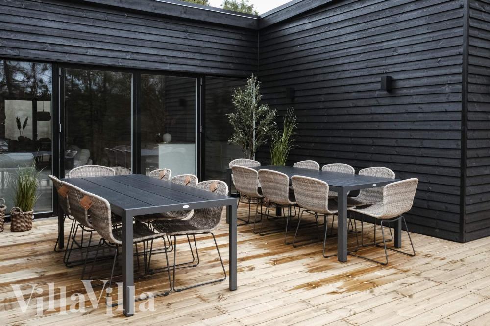 Nyt en grillkveld på terrassen i luksushus nr. 941 i Østjylland