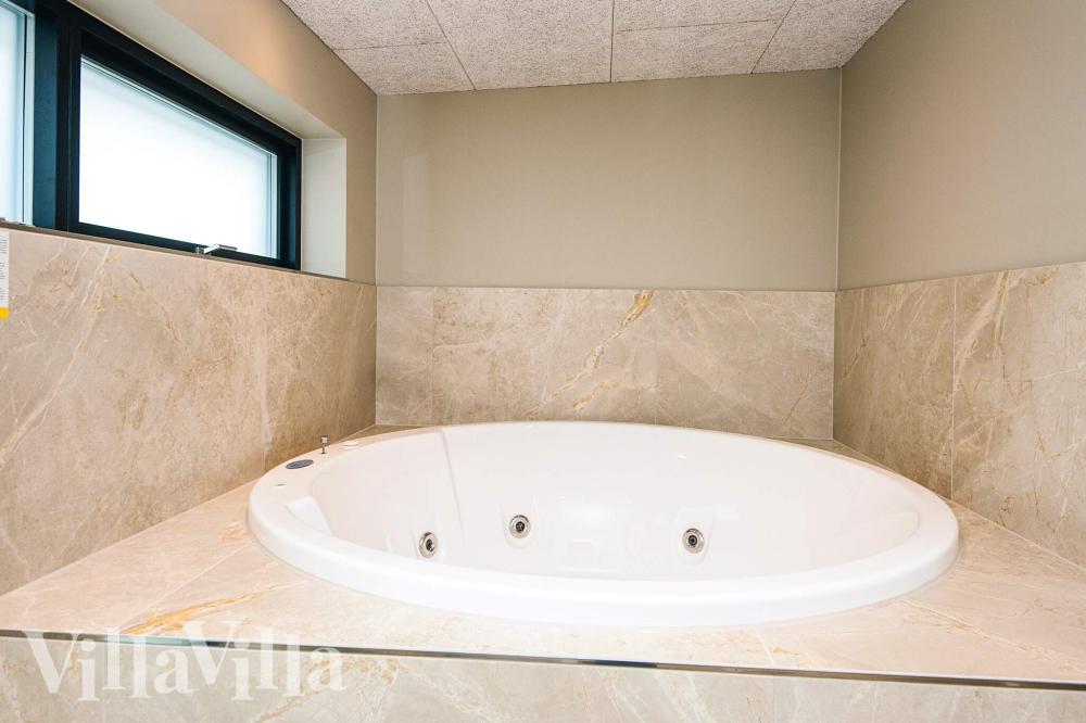 Nyt varmen i boblebadet i luksushus nr. 941 i Østjylland