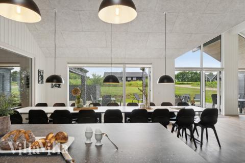 Kjøkkenet i luksushus nr. 943 i Vestjylland er godt innrettet.