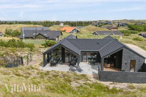 Dette lekre huset med svømmebasseng, nr. 929, med plass til 14 personer, ligger i Vestjylland