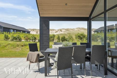 Luksushus nr. 929 har en deilig terrasse med gode hagemøbler til 14 personer.