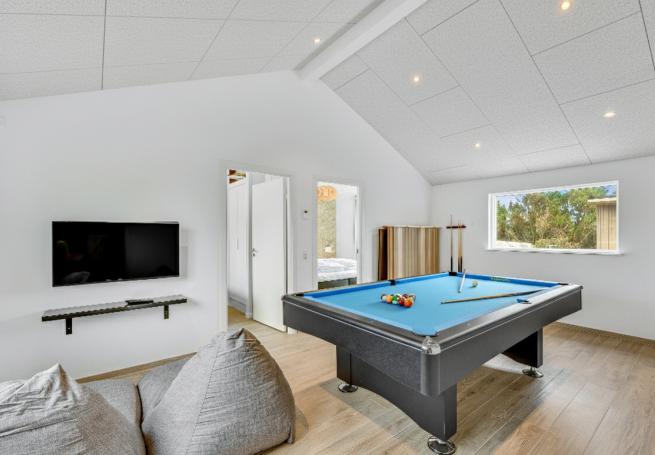 I tillegg til alle aktivitetsmulighetene i husets bassengavdeling, kan du også spille biljard, bordtennis og dart i luksushus nr. 942
