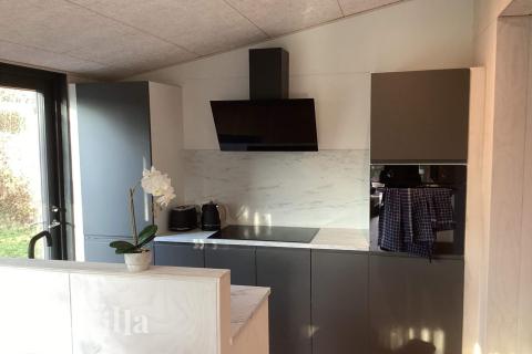 Kjøkkenet i luksushus nr. 924 er fullt utstyrt så dere lett kan lage mat til 9 personer.