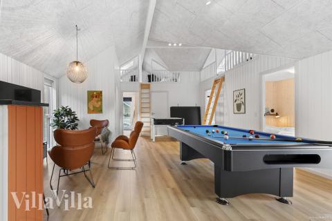 I tillegg til alle aktivitetsmulighetene i husets bassengavdeling, kan du også spille biljard, bordtennis og dart i luksushus nr. 810