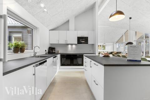 Kjøkkenet i luksushus nr. 810 er fullt utstyrt så dere lett kan lage mat til 18 personer.