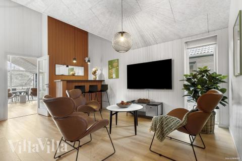 Luksushus nr. 810 til 18 personer tilbyr et stort aktivitetsrom med bl.a. biljard og dart