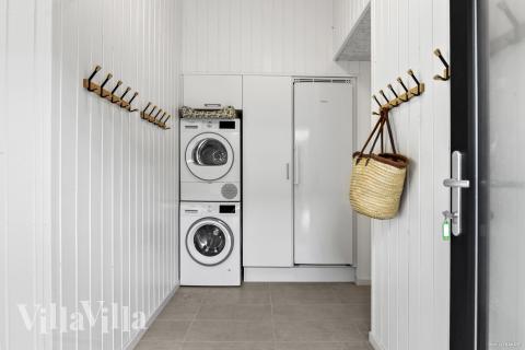 Det romslige inngangspartiet til luksushus nr. 810 i Østjylland