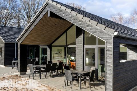 Luksushus nr. 810 har en deilig terrasse med gode hagemøbler til 18 personer.