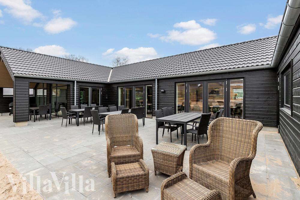 Luksushus nr. 814 har en deilig terrasse med gode hagemøbler til 26 personer.