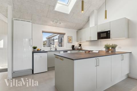 Kjøkkenet i luksushus nr. 930 er godt innrettet.