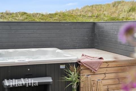 Nyt varmen i boblebadet i luksushus nr. 930 i Vestjylland