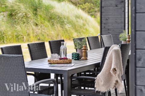 Luksushus nr. 930 har en deilig terrasse med gode hagemøbler til 14 personer.