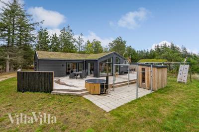 Dette lekre huset med spa, nr. 944, med plass til 10 personer, ligger i Nordjylland