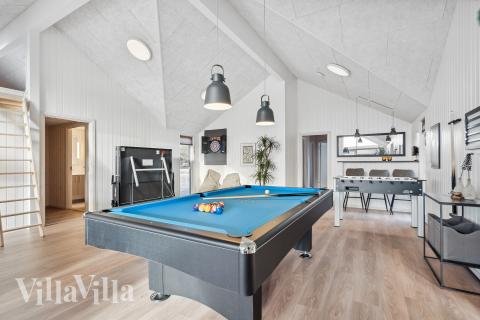 I tillegg til alle aktivitetsmulighetene i husets bassengavdeling, kan du også spille biljard, bordtennis og dart i luksushus nr. 771