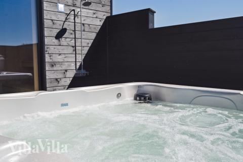 Nyt varmen i boblebadet i luksushus nr. 771 i Tyskland