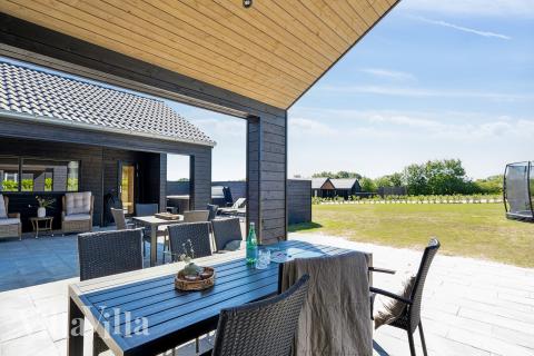 Nyt en grillkveld på terrassen i luksushus nr. 771 i Tyskland