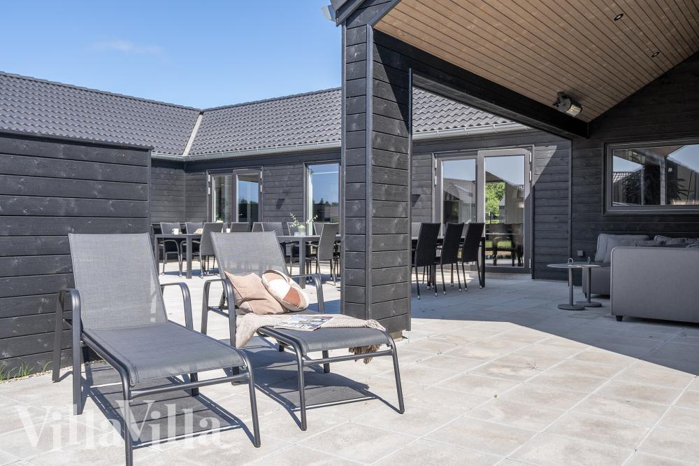 Luksushus nr. 778 har en deilig terrasse med gode hagemøbler til 20 personer.