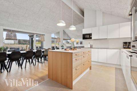 Kjøkkenet i luksushus nr. 772 i Tyskland er godt innrettet.