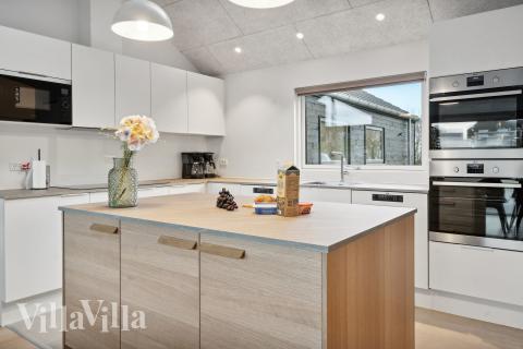 Kjøkkenet i luksushus nr. 772 er fullt utstyrt så dere lett kan lage mat til 18 personer.