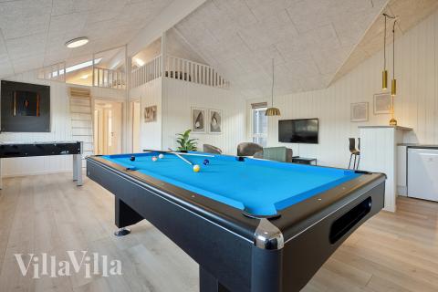 Luksushus nr. 772 til 18 personer tilbyr et stort aktivitetsrom med bl.a. biljard og dart