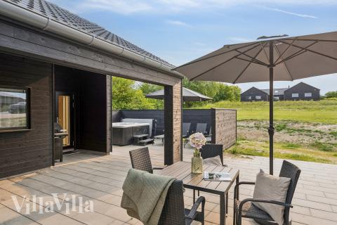 Nyt en grillkveld på terrassen i luksushus nr. 772 i Tyskland