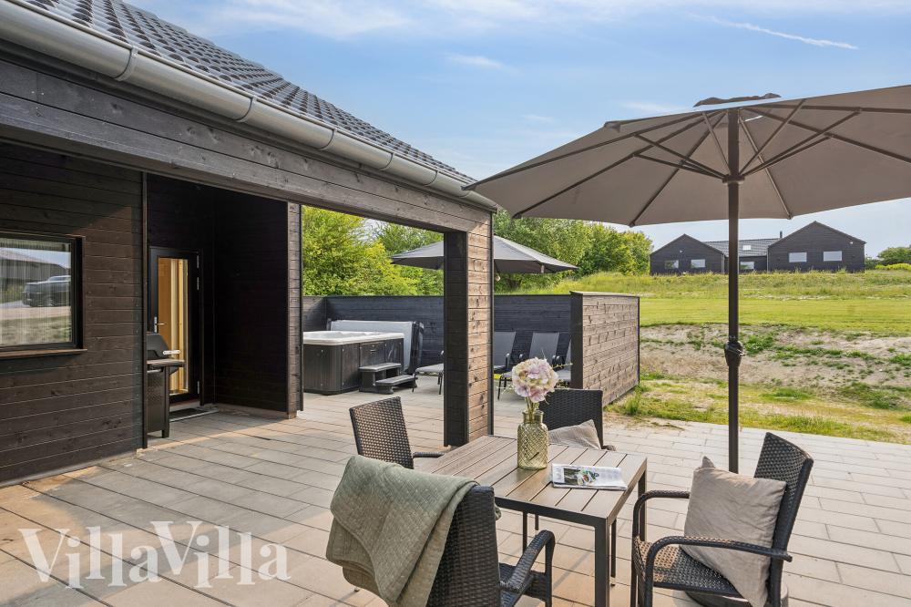 Nyt en grillkveld på terrassen i luksushus nr. 772 i Tyskland