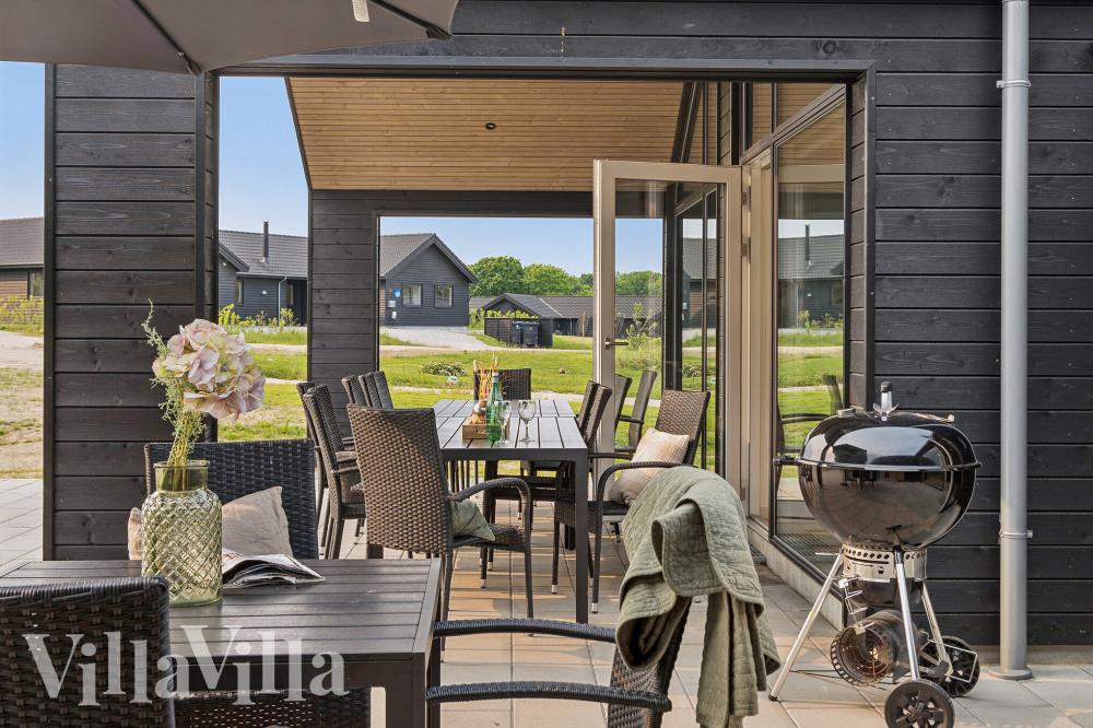 Luksushus nr. 772 har en deilig terrasse med gode hagemøbler til 18 personer.