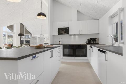 Kjøkkenet i luksushus nr. 816 er fullt utstyrt så dere lett kan lage mat til 20 personer.