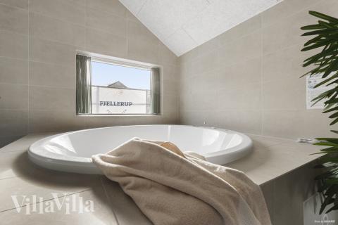 Nyt varmen i boblebadet i luksushus nr. 816 i Østjylland