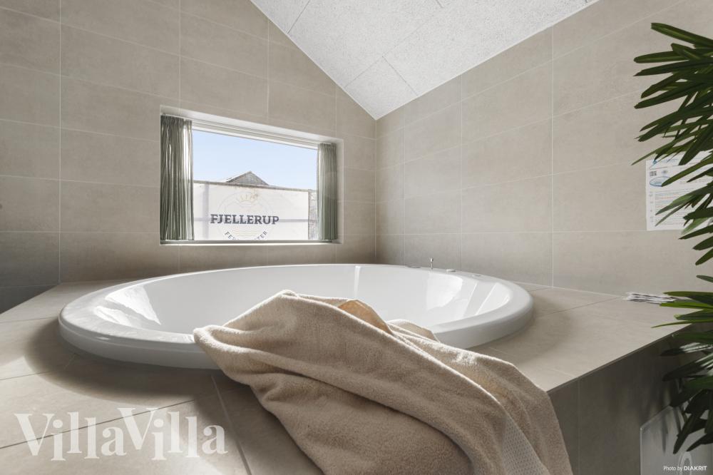 Nyt varmen i boblebadet i luksushus nr. 816 i Østjylland