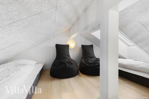 Noen av de 20 soveplassene i luksushus nr. 816 finnes på hems