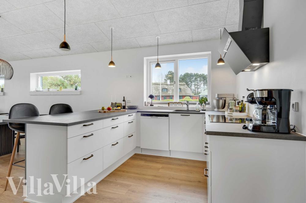 Kjøkkenet i luksushus nr. 950 er godt innrettet.